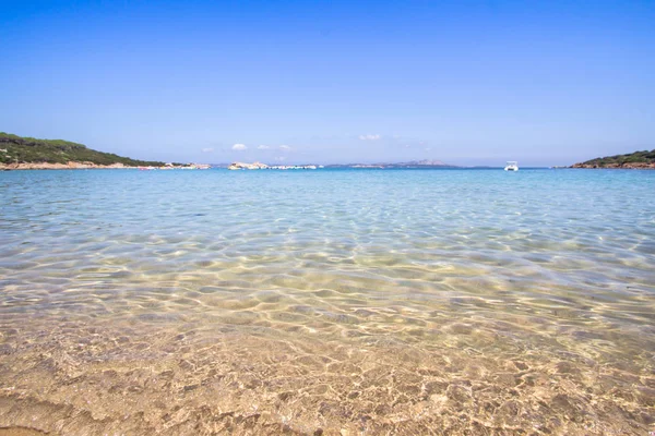 La playa de Baja Sardinia en Cerdeña, Italia — Foto de Stock
