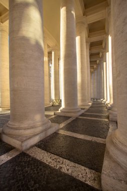 Sütunlar üzerinde St. Peter's Square, Vatikan, İtalya