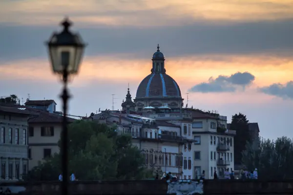 Puesta de sol urbana en Florencia, Toscana, Italia —  Fotos de Stock