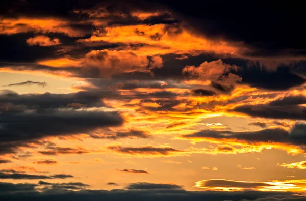 Mooie hemel met zonsondergang — Stockfoto