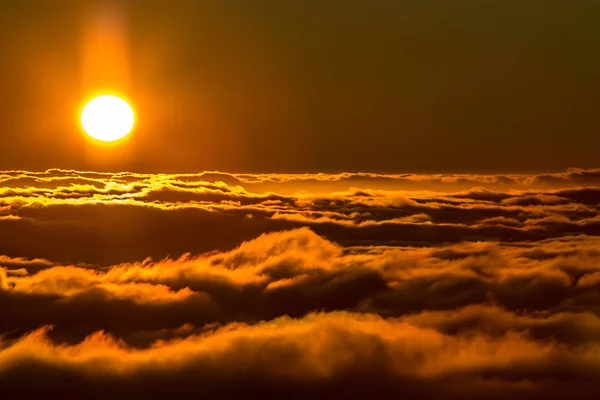 Zachód słońca nad chmurami — Zdjęcie stockowe