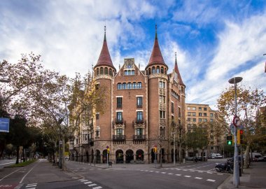 Barselona 'daki Casa de les Punxes.