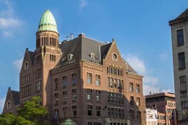 Amsterdam 'da geleneksel eski binalar