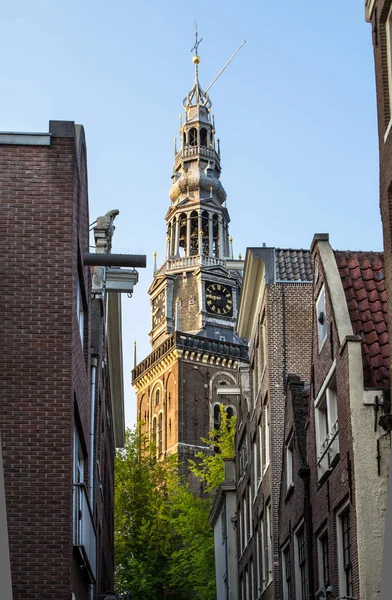 Amsterdam şehir merkezi Montelbaans Kulesi ile