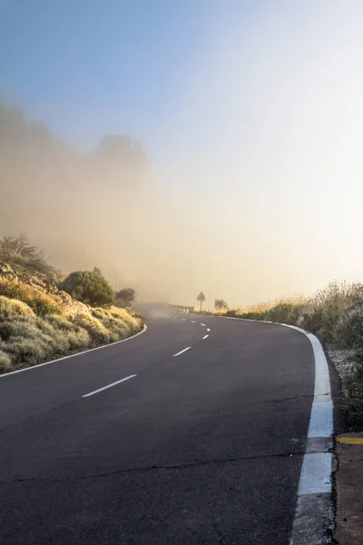 山道での霧 — ストック写真