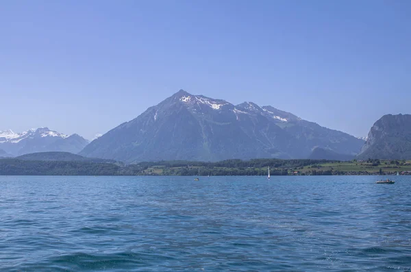 Il lago di Brienz nelle Alpi, Svizzera — Foto Stock