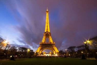 Eyfel Kulesi Tour Eiffel, paris, Fransa, alacakaranlıkta