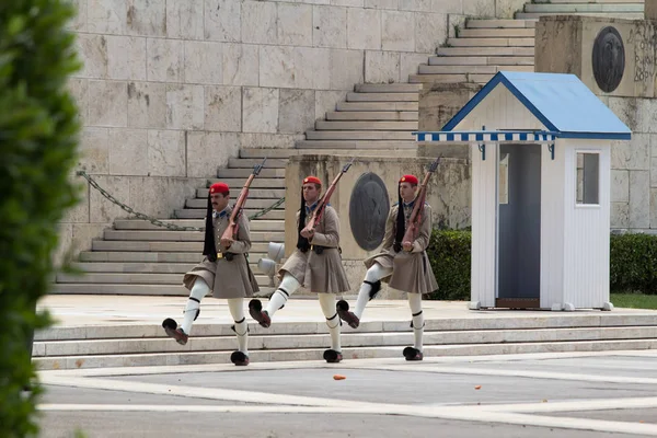 Bewaker op het Parlementsgebouw in Athene, Griekenland — Stockfoto