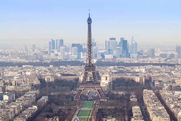 Eyfel Kulesi ve Paris şehir manzarası — Stok fotoğraf