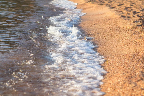 砂浜での海の波 — ストック写真