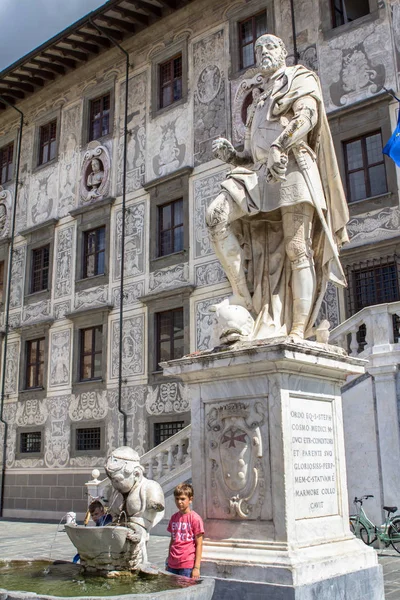 Estatua de Cosme I de Medici, Pisa, Italia —  Fotos de Stock