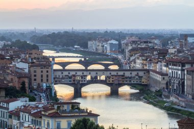 Büyük görünüm, Ponte Vecchio, günbatımı, Firenze, Italy