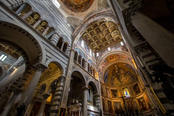 Pisa cathedral iç görünüm, İtalya