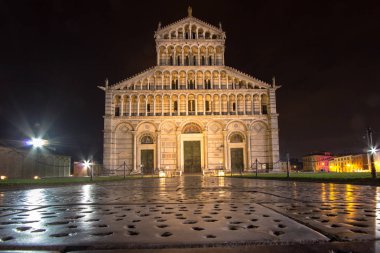 Pisa İtalya katedral geceleri