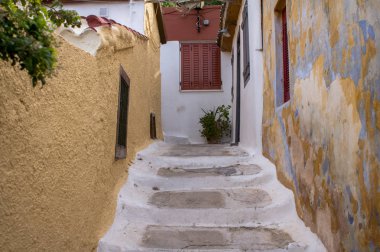 Eski evlerde: Plaka, Atina