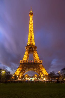 Eyfel Kulesi Tour Eiffel, paris, Fransa, alacakaranlıkta