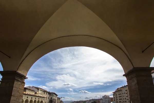 Archi sulle strade di Firenze, Toscana, Italia — Foto Stock