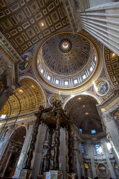 Innenraum der Petersbasilika, Rom — Stockfoto