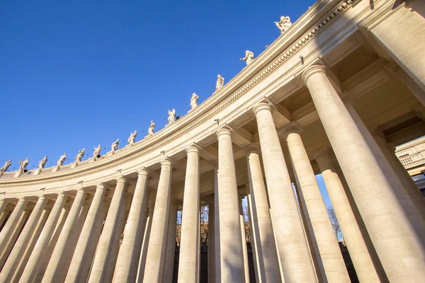 Colunas na Praça de São Pedro, Cidade do Vaticano, Itália — Fotografia de Stock