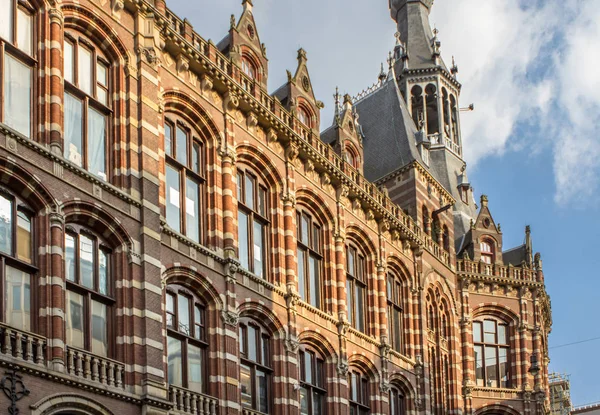 Vieux bâtiments traditionnels à Amsterdam — Photo