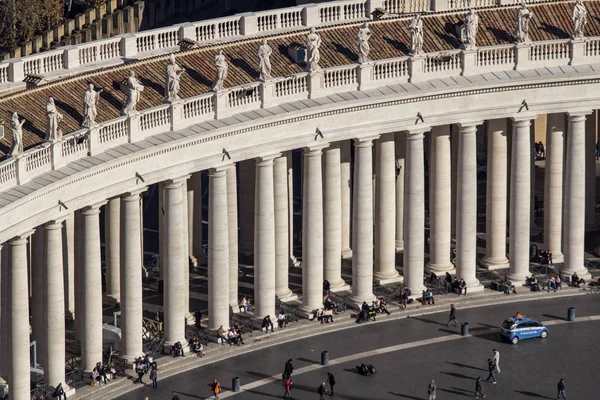 Colunas na Praça de São Pedro, Cidade do Vaticano, Itália — Fotografia de Stock