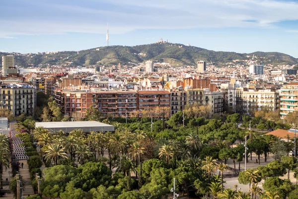 Hoře Tibidabo a televizní věž Collserola v Barceloně — Stock fotografie