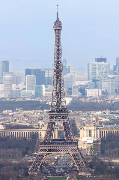 Eyfel Kulesi ve Paris şehir manzarası — Stok fotoğraf