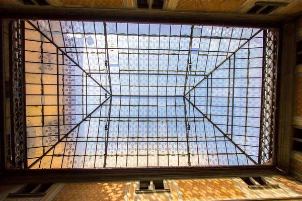 Interiér (skleněný strop) v bazilice della Santissima Annunz — Stock fotografie