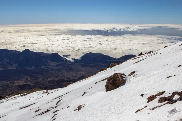 Kurtlar Vadisi ve ormanın üzerinde bulutlar