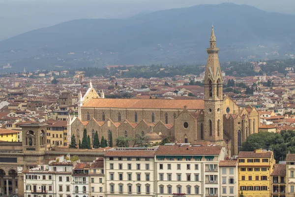 Базилика Санта-Кроче во Флоренции, Тоскана, Италия — стоковое фото