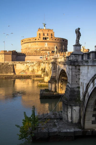 Puente de Sant 'Angelo y Castel de Sant' Angelo, Roma — Foto de Stock