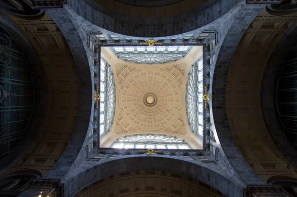 Railway station in Antwerpen Belgium — 图库照片