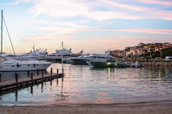 Luxe jachten in Porto Cervo, Sardinië, Italië — Stockfoto