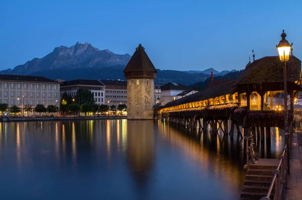 Berühmte Kapellenbrücke, Luzern, Schweiz — Stockfoto