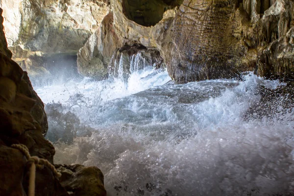 Dentro de la Cueva de Neptuno en Cerdeña, Italia — Foto de Stock