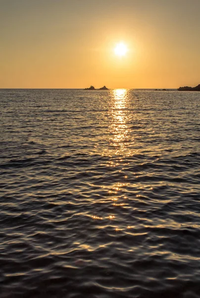 Vacker solnedgång över havet — Stockfoto