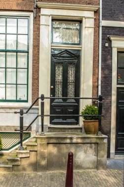 Amsterdam 'da geleneksel eski binalar