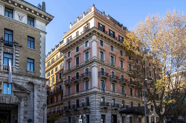 Casa moderna bonita típica, Roma — Fotografia de Stock