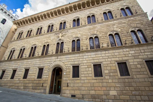 Palazzo Spannocchi on Piazza Salimbeni, Siena, Italy — Stock fotografie