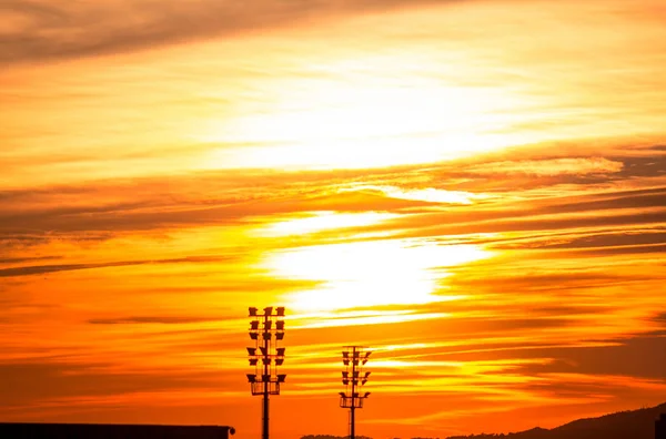 Zonsondergang met wolken — Stockfoto