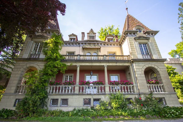 A luxury villa — Stock Photo, Image