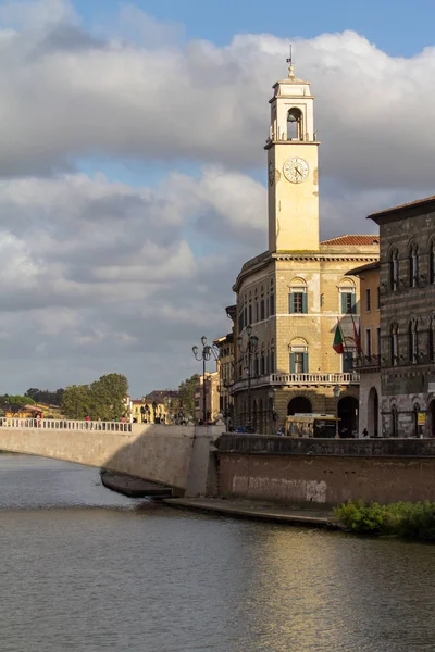 Widok do Palazzo Pretorio w Pisa, Toskania, Włochy — Zdjęcie stockowe