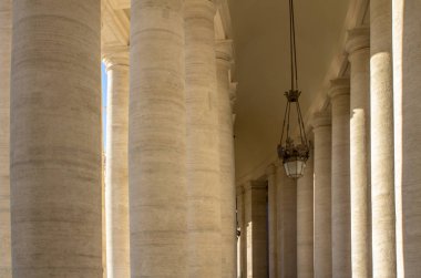 Sütunlar üzerinde St. Peter's Square, Vatikan, İtalya