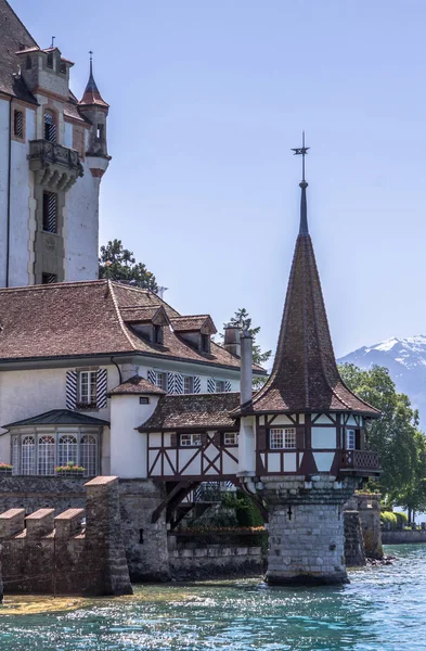 Oberhofen Zamek na jezioro Thun w Szwajcarii — Zdjęcie stockowe