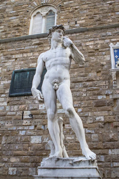Статуя Давида во Флоренции на площади Пьяцца делла Синьория, Италия — стоковое фото