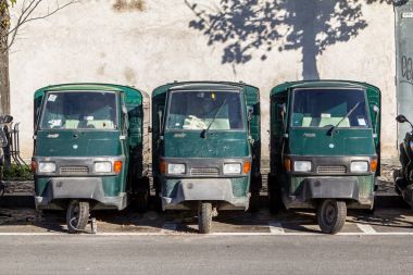 Piaggio Ape50 üst üste Roma
