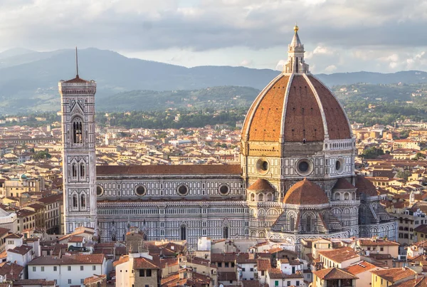 Görünümüne Basilica di Santa Maria del Fiore Floransa, İtalya