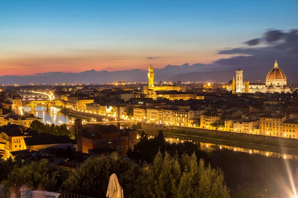 Vista panorámica de Florencia después de la puesta del sol desde Piazzale Michelangelo —  Fotos de Stock