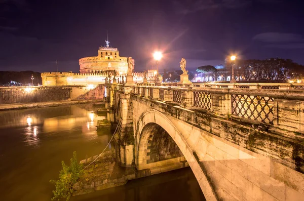 melek Kalesi Aziz ve Roma'da tiber Nehri Köprüsü
