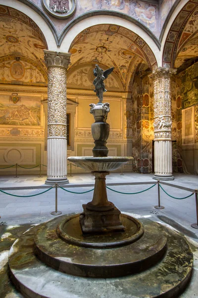 Pátio interior do Palácio Medici Riccardi. Florença, Itália — Fotografia de Stock